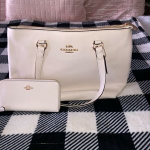 Coach purse and wallet
